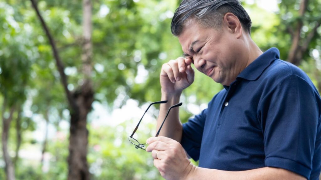 senior man having eyer problems