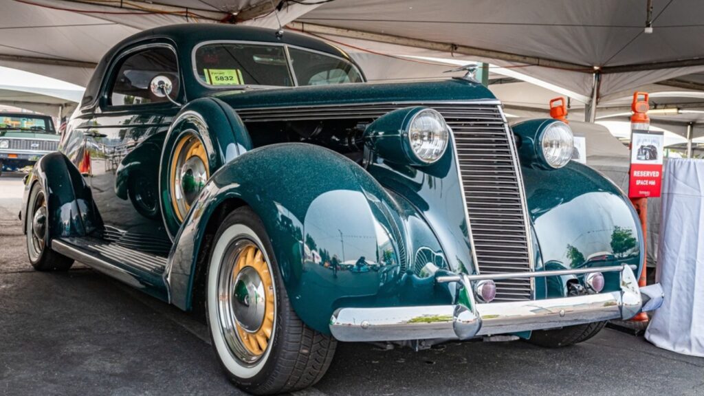 1937 Studebaker Dictator Coupe at a local car show