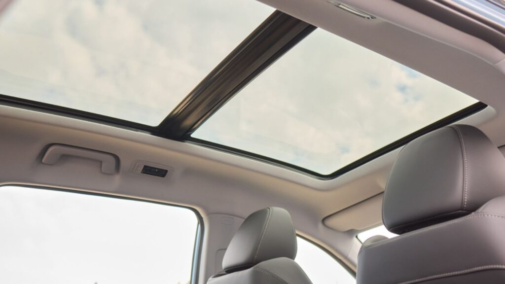 A motor vehicle equipped with a sunroof and rear view mirror