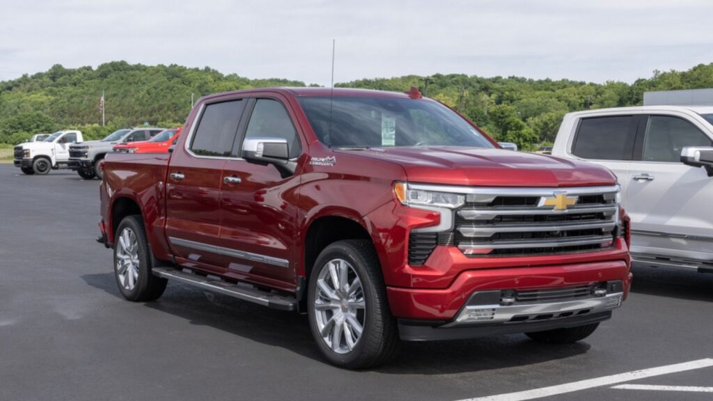 Chevrolet Silverado 1500 Crew High Country display