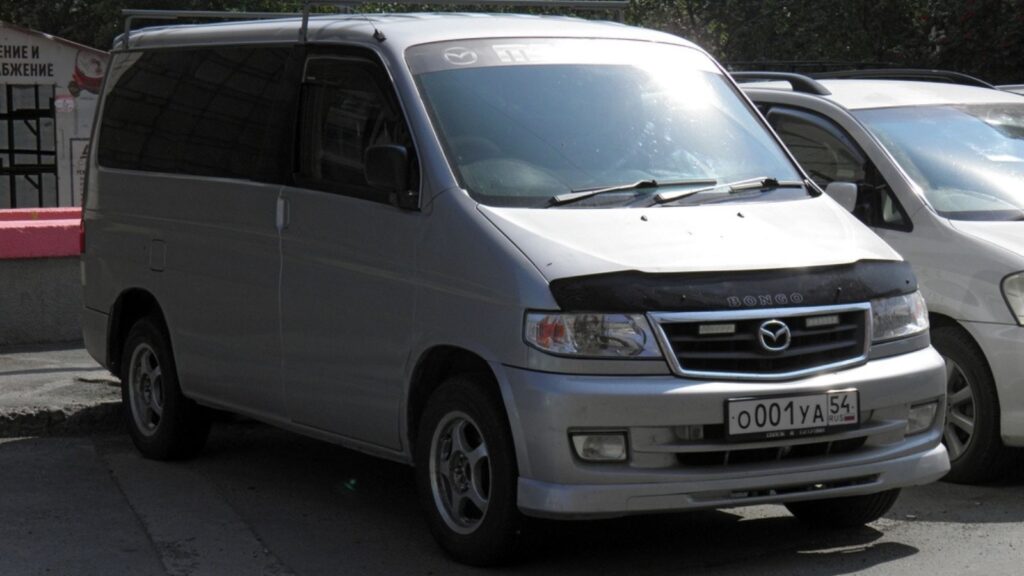 silver gray metallic color passenger japanese minivan car Mazda Bongo Friendee