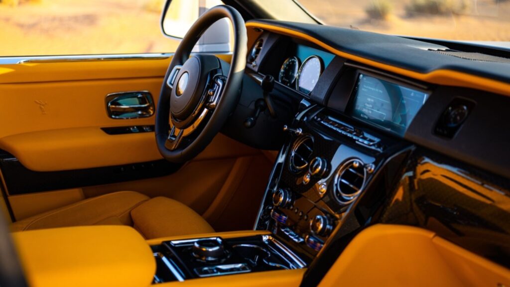 2021 rolls royce cullinan luxury car