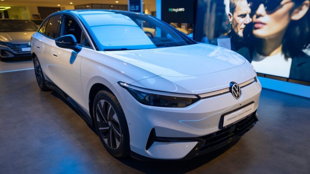 2024 new white electric Volkswagen ID.7 five-door car