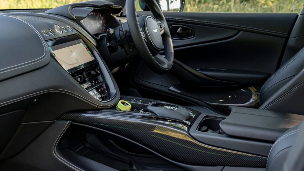 Aston Martin DBX 707 interior