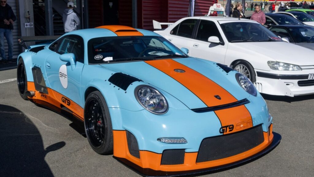 blue and orange Porsche 9FF GT9